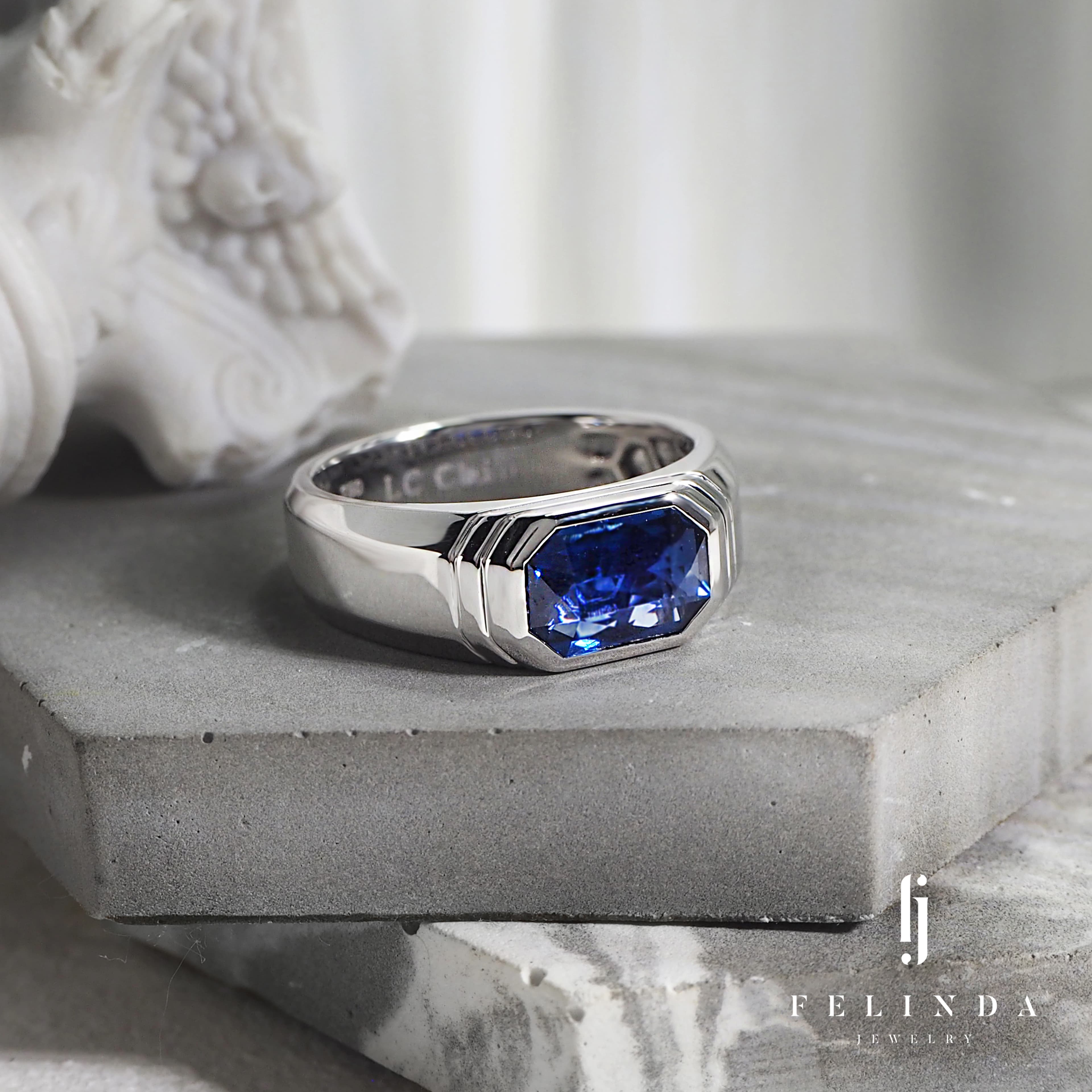 Diamond story wedding band