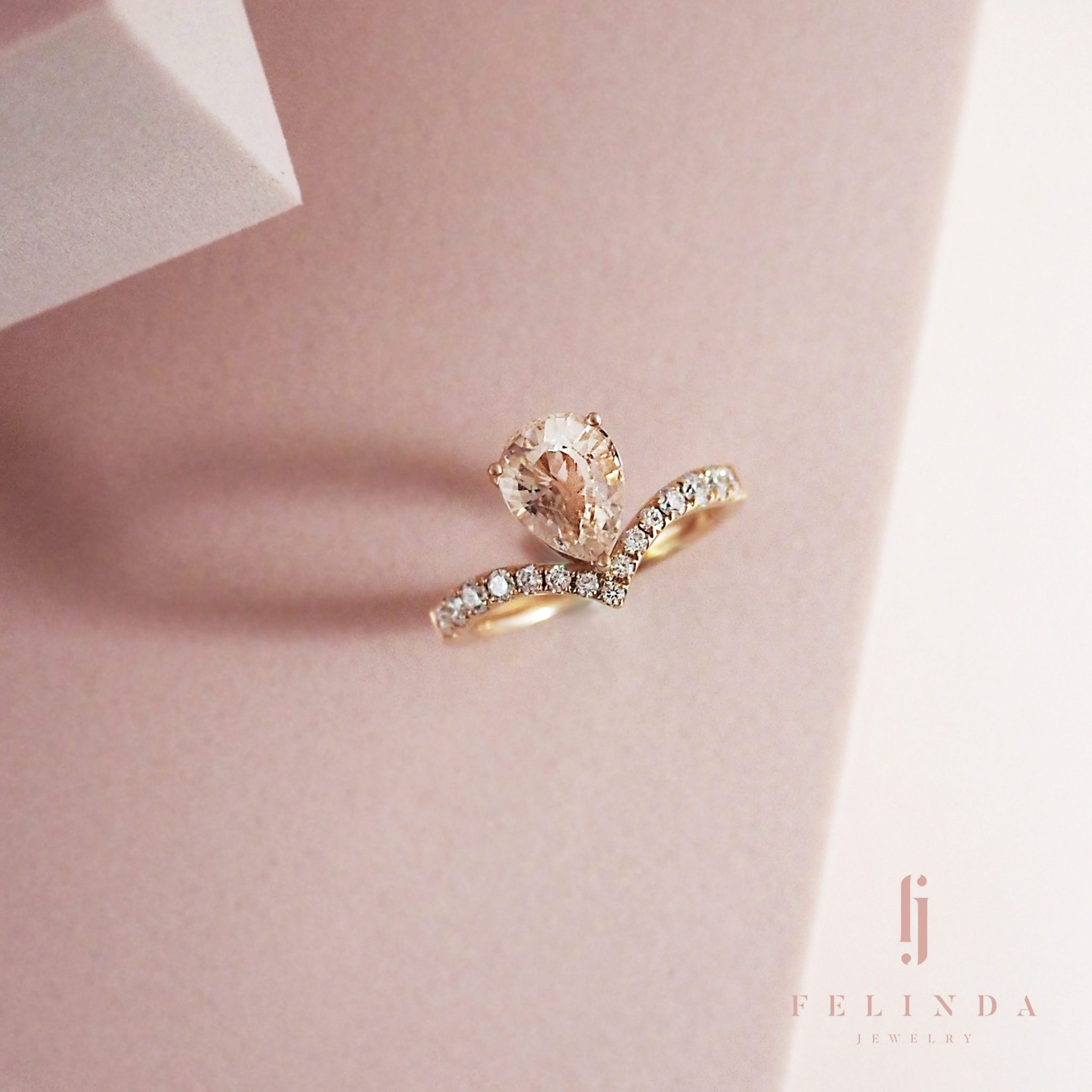 18k Gold with Morganite & Diamond Ring