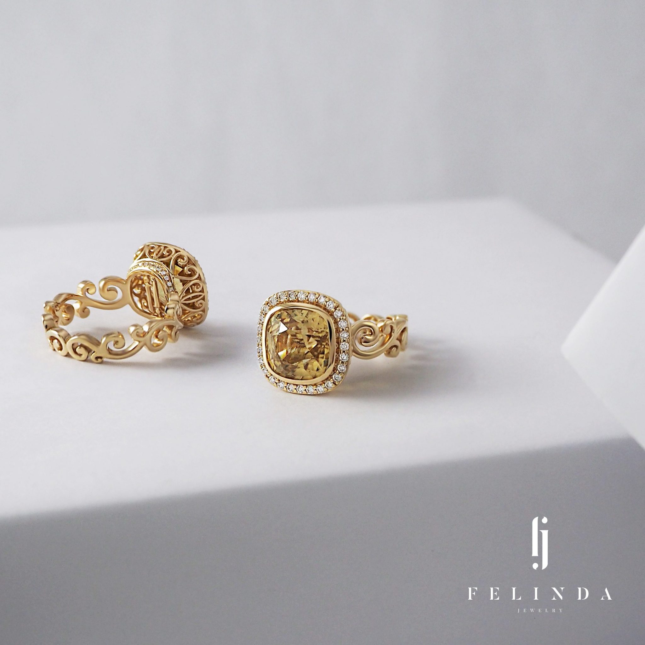 AIYANA - Felinda Jewelry's Signature Ring
18k Gold with Yellow Zircon & Diamond Ring