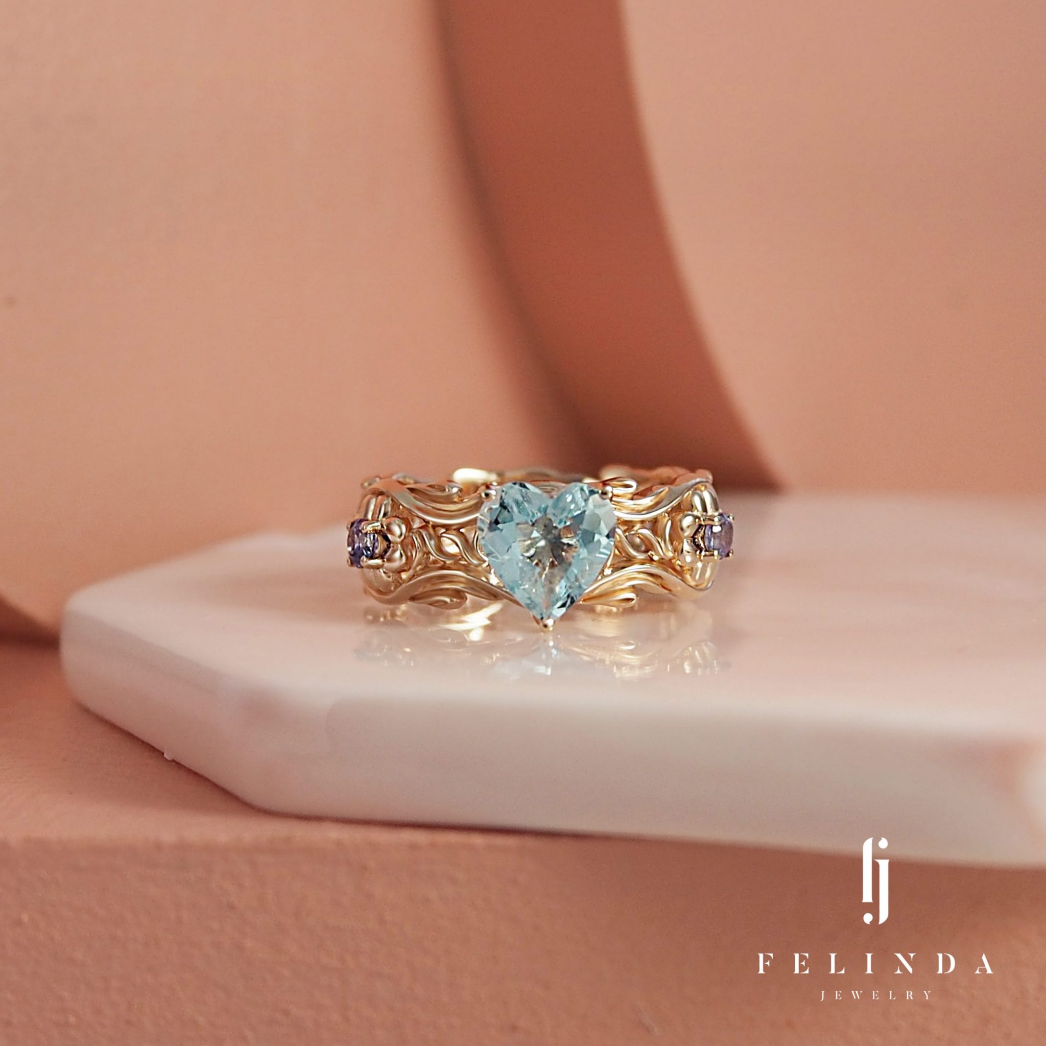 18k Gold with Aquamarine / Sapphire Vintage Ring