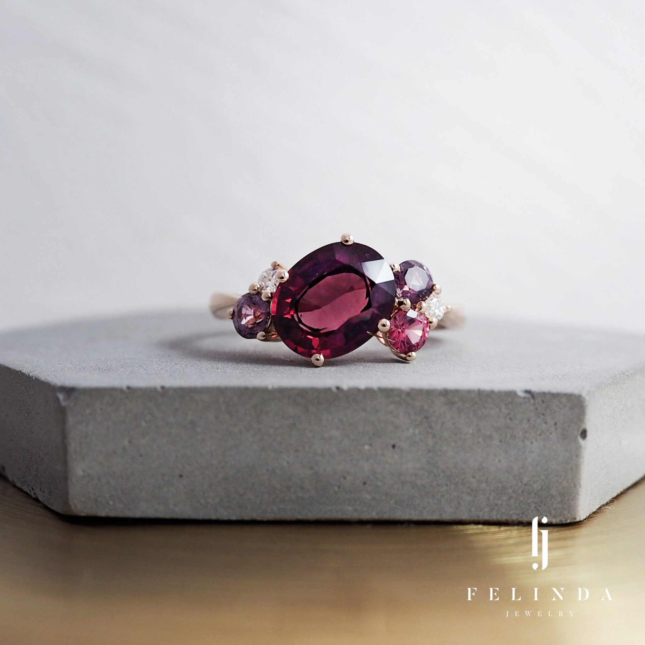18K Gred Garnet with Spinel and Diamond Ring