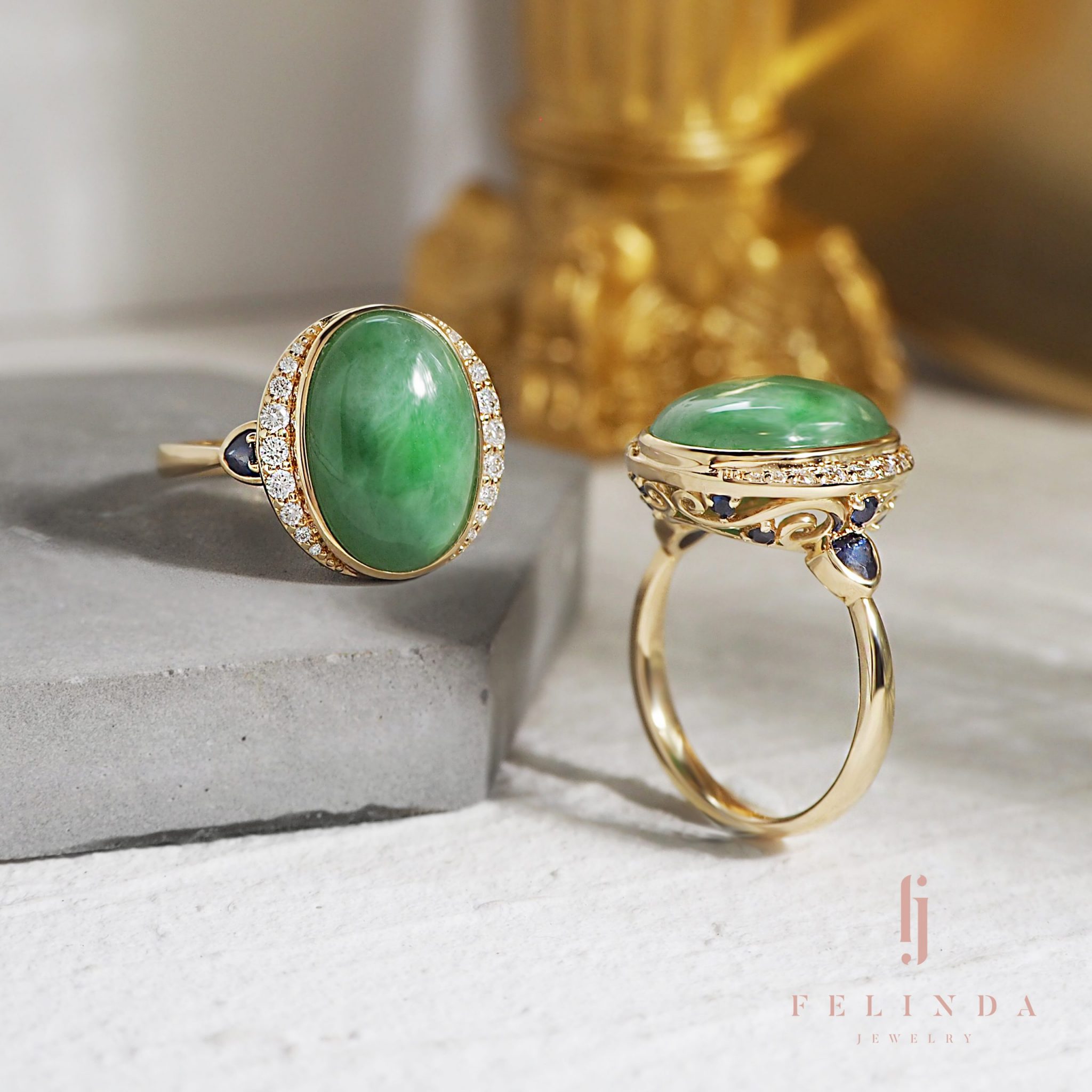 18K Jede with Sapphire Ring